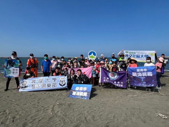 曾文社區大學響應422世界地球日　帶著兒少站小朋友前往馬沙溝淨灘淨海圖片